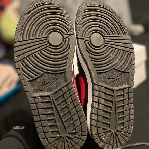 Women’s Air Jordan 1s Mid Siren Red - Picture 3 of 4